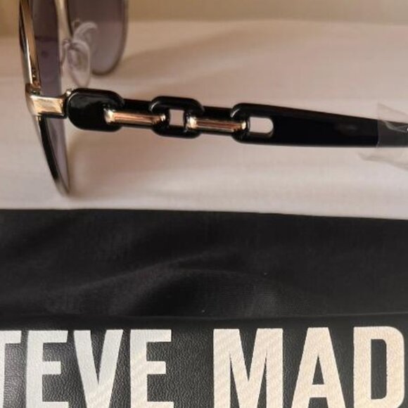 Steve Madden,  Aviator Sunglasses - Picture 3 of 3